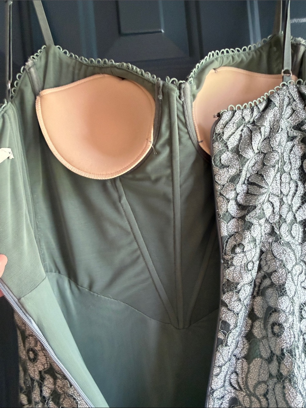 Lace Overlay gown - Picture 7 of 11